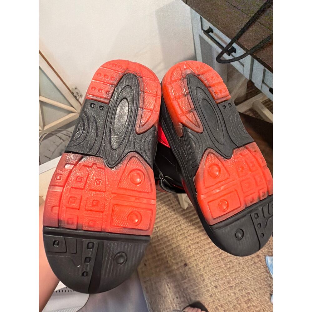 NWT SPIDER-MAN Waterproof Insulated Snow Boots w/Lights toddler 9 - Picture 3 of 5